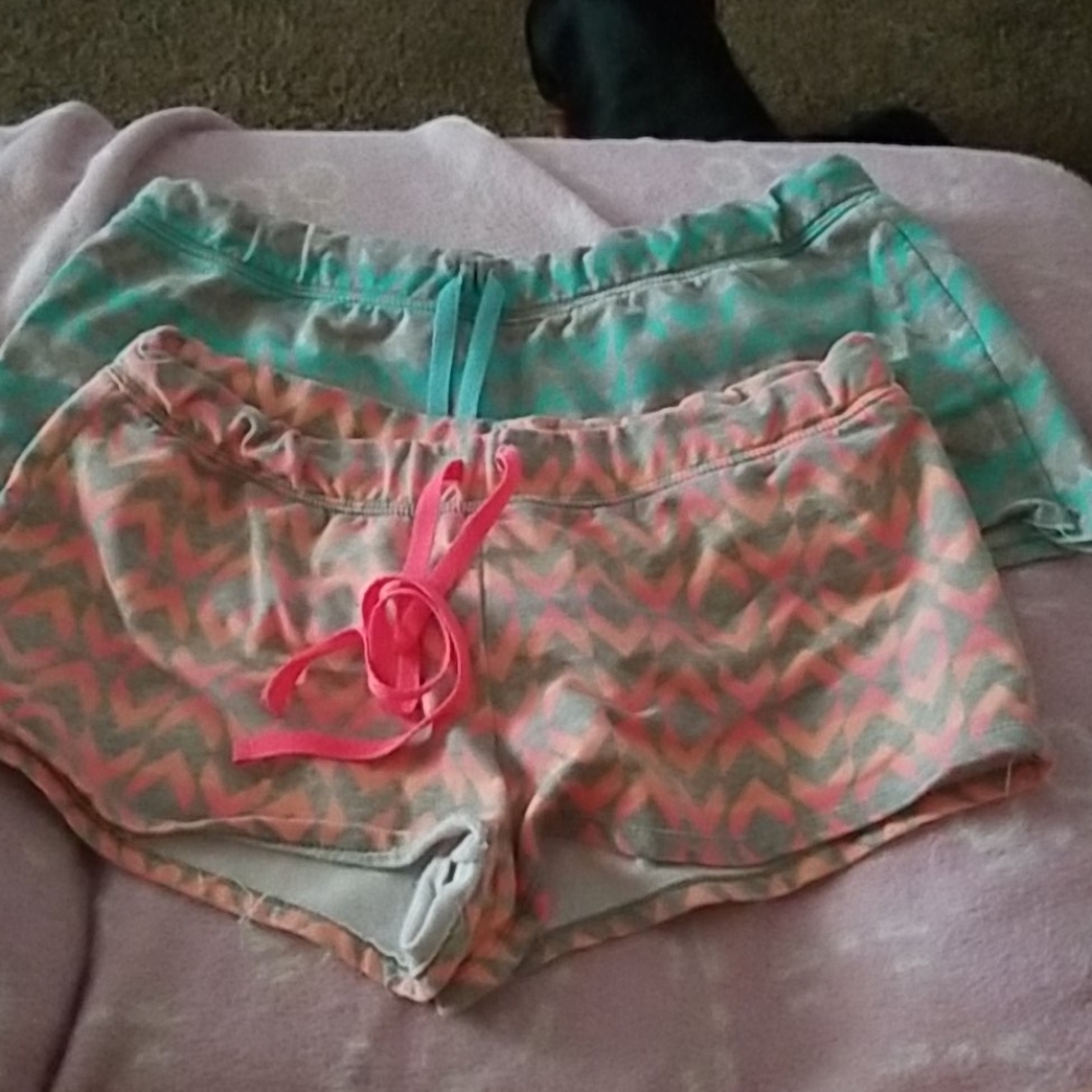 Shorts - Picture 2 of 3